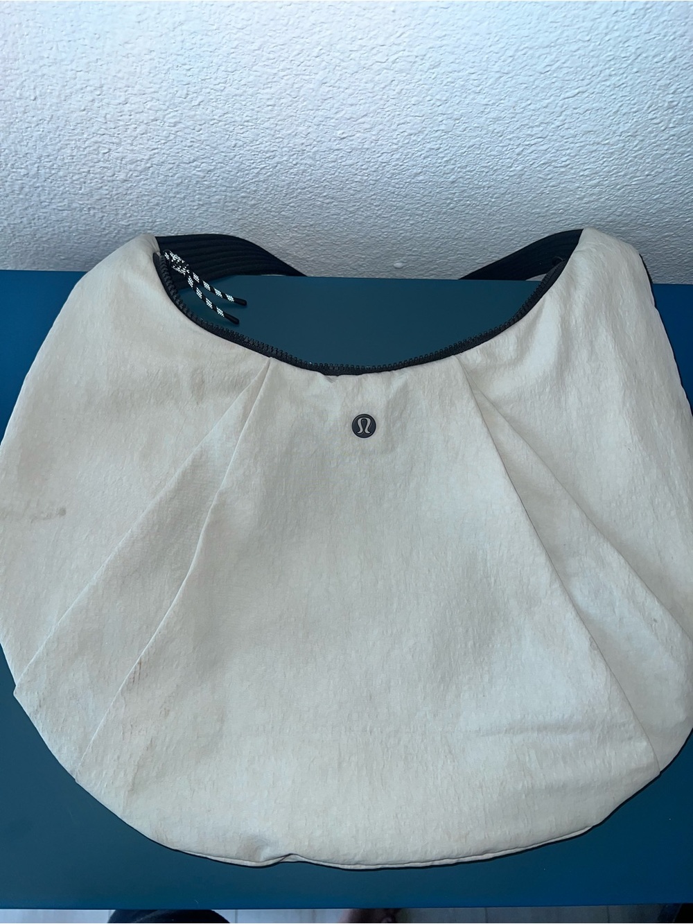 lululemon athletica Cream Shoulder Hobo 10L